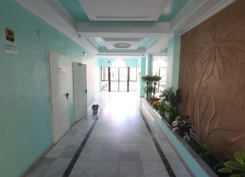 Resale - Apartment / Duplex - Torrevieja - Estacion de autobuses