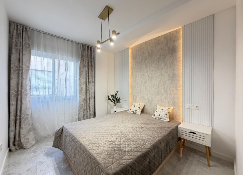 Resale - Apartment / Duplex - Torrevieja - Estacion de autobuses