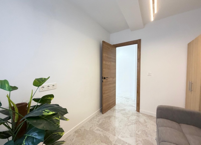 Resale - Apartment / Duplex - Torrevieja - Estacion de autobuses