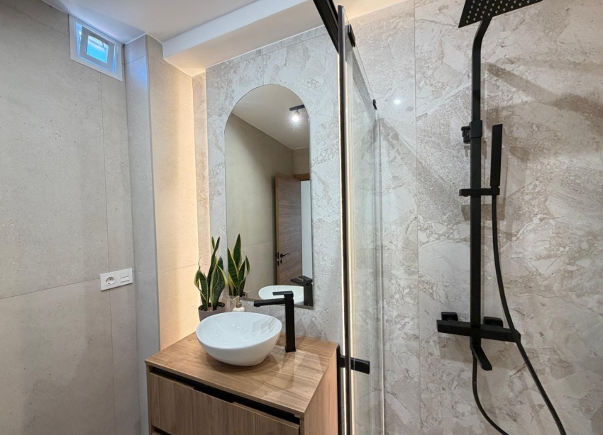 Resale - Apartment / Duplex - Torrevieja - Estacion de autobuses