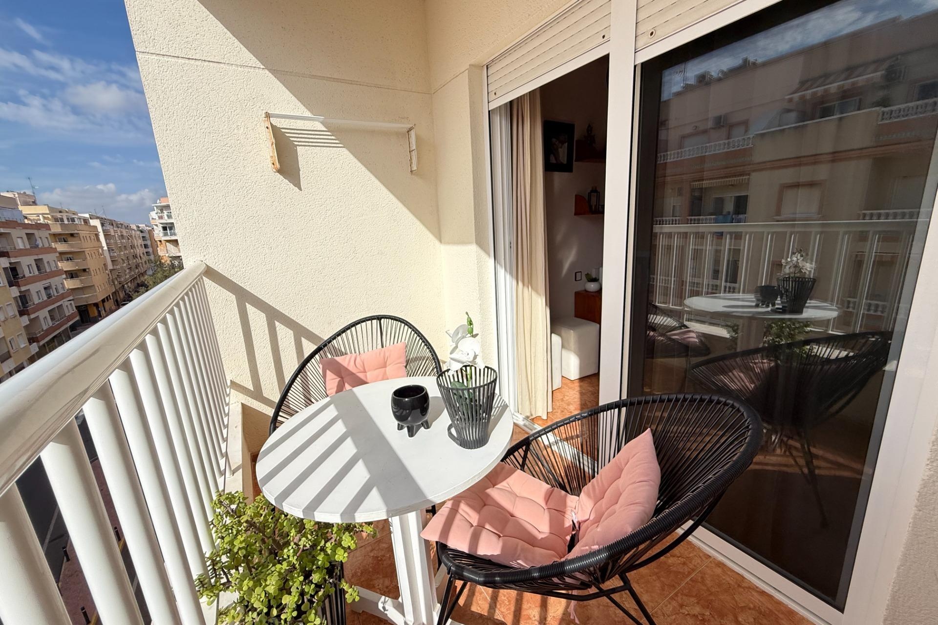 Resale - Apartment / Duplex - Torrevieja - Estacion de autobuses