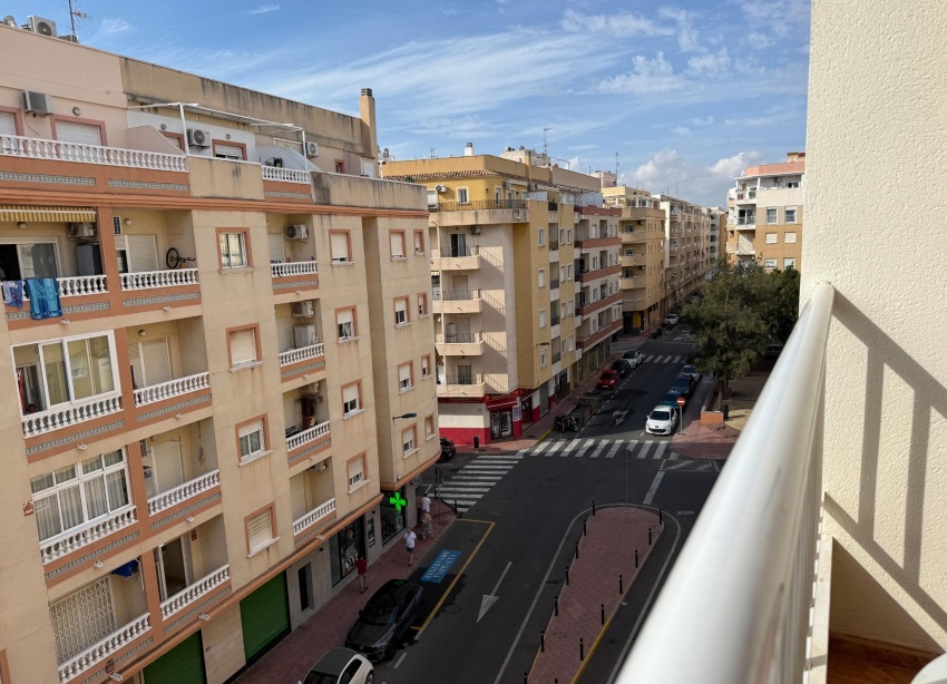 Resale - Apartment / Duplex - Torrevieja - Estacion de autobuses
