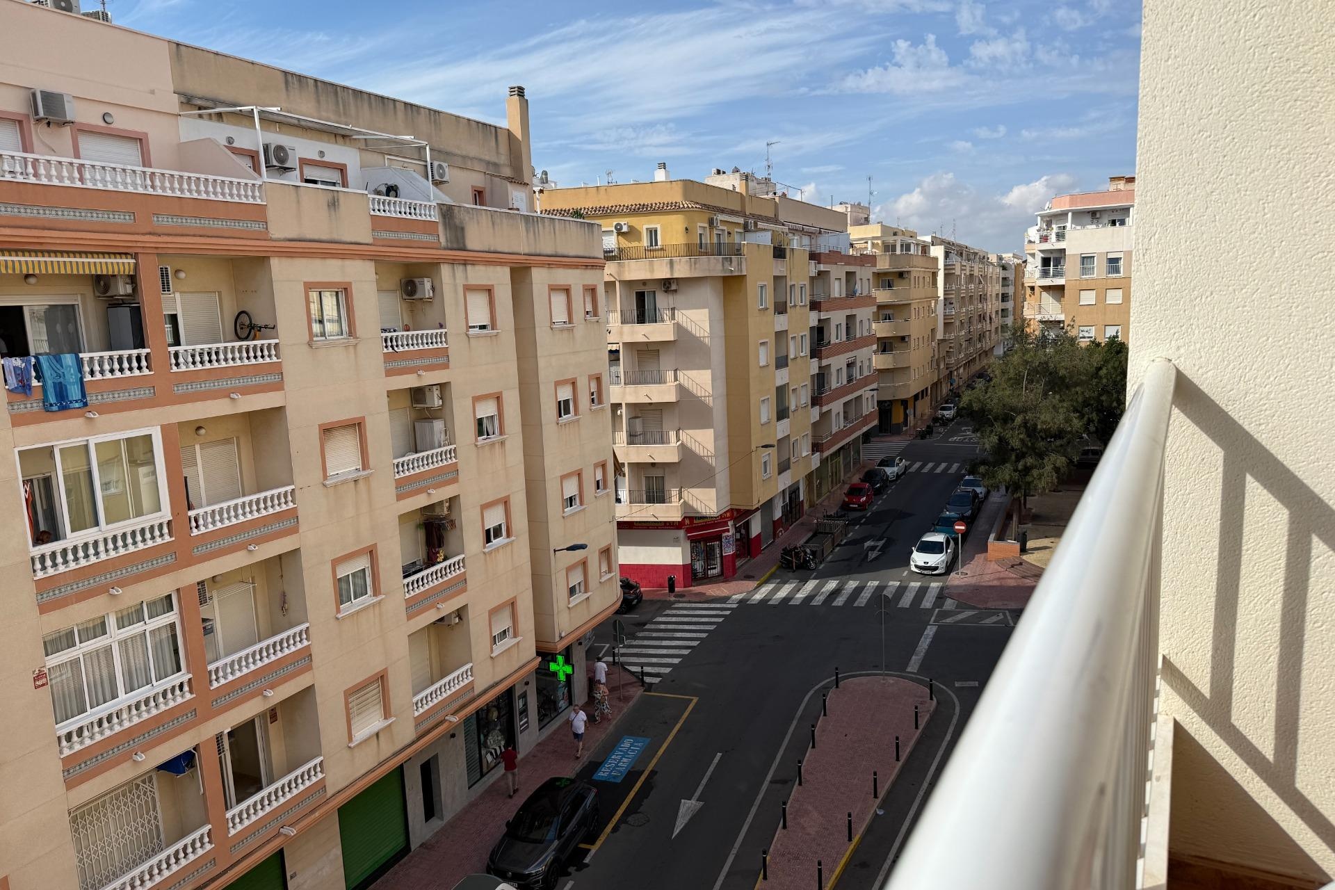 Resale - Apartment / Duplex - Torrevieja - Estacion de autobuses