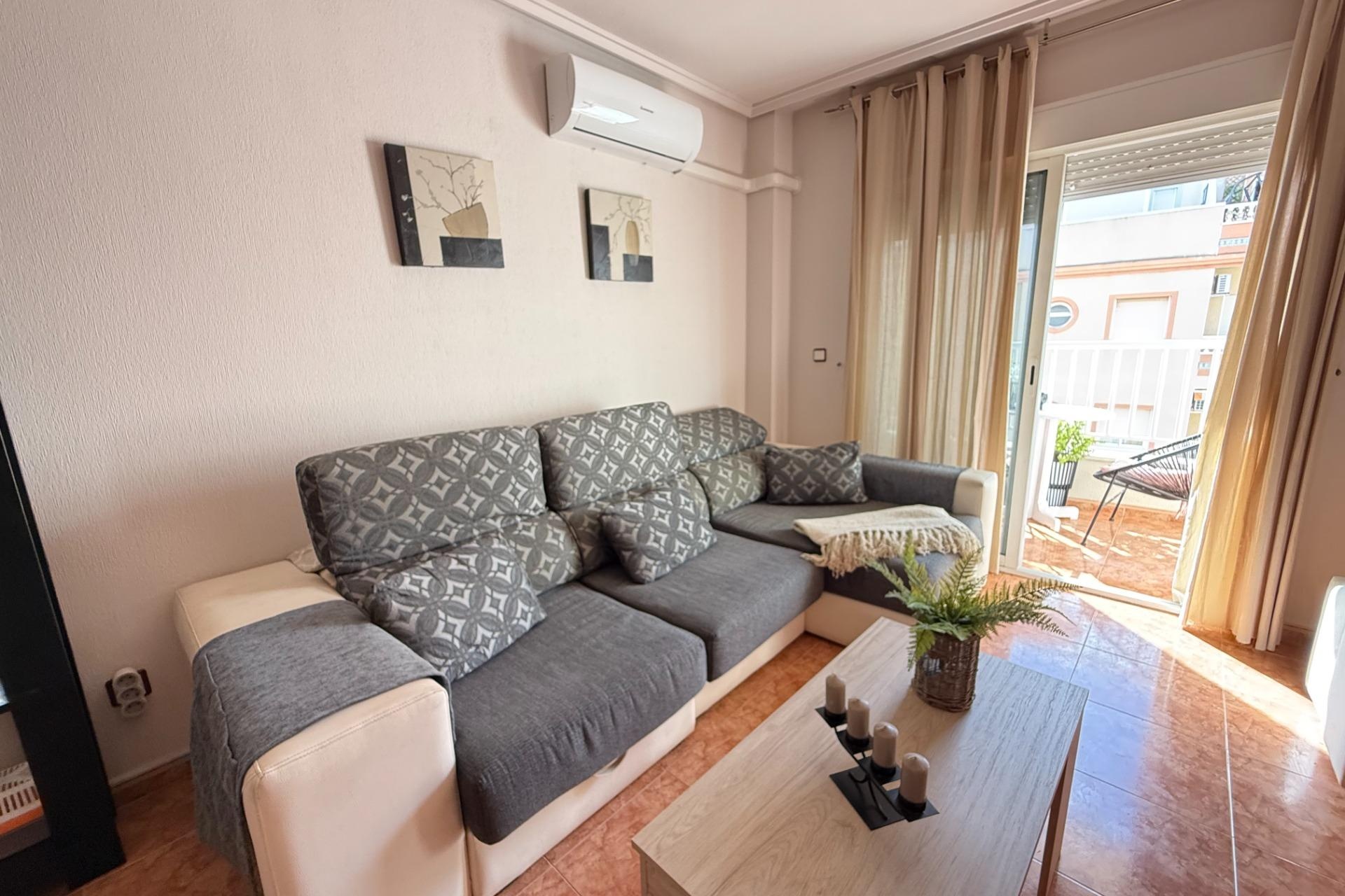 Resale - Apartment / Duplex - Torrevieja - Estacion de autobuses