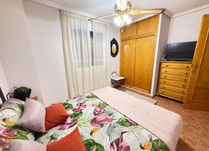 Resale - Apartment / Duplex - Torrevieja - Estacion de autobuses