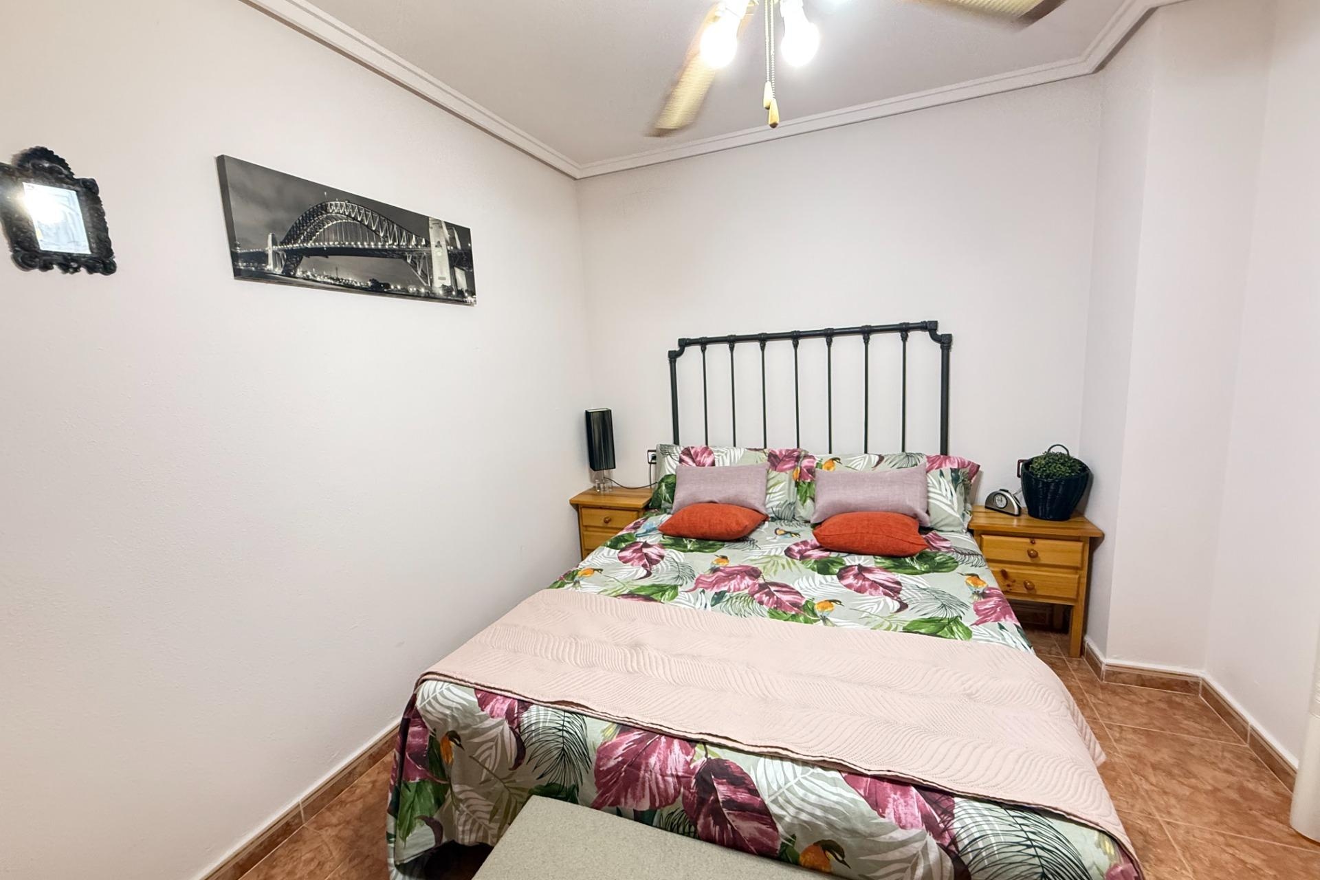 Resale - Apartment / Duplex - Torrevieja - Estacion de autobuses