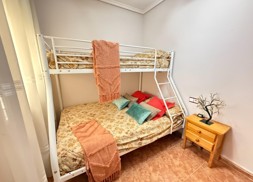Resale - Apartment / Duplex - Torrevieja - Estacion de autobuses