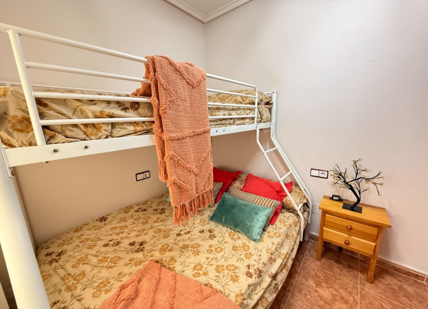 Resale - Apartment / Duplex - Torrevieja - Estacion de autobuses