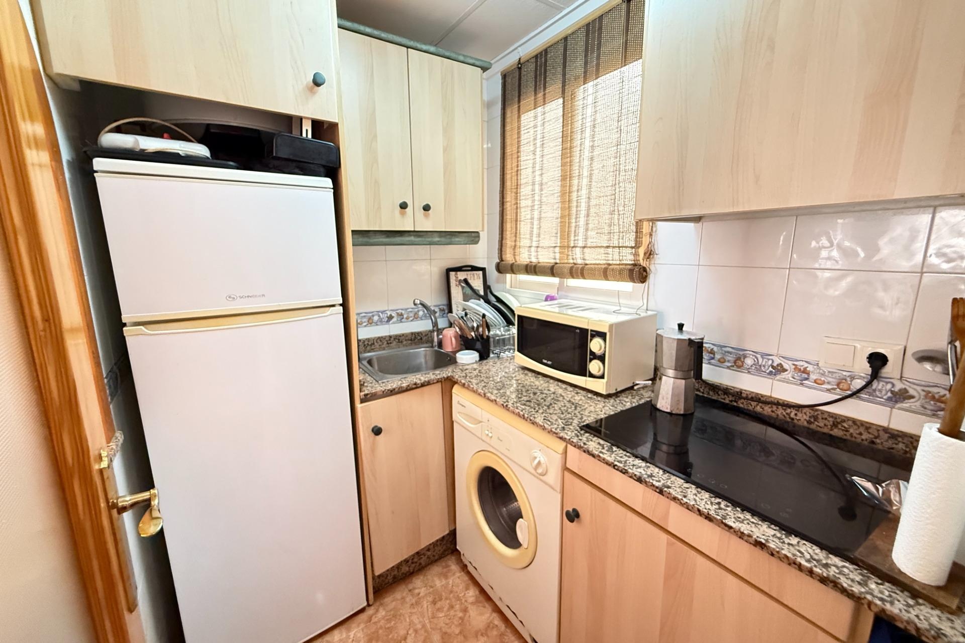 Resale - Apartment / Duplex - Torrevieja - Estacion de autobuses