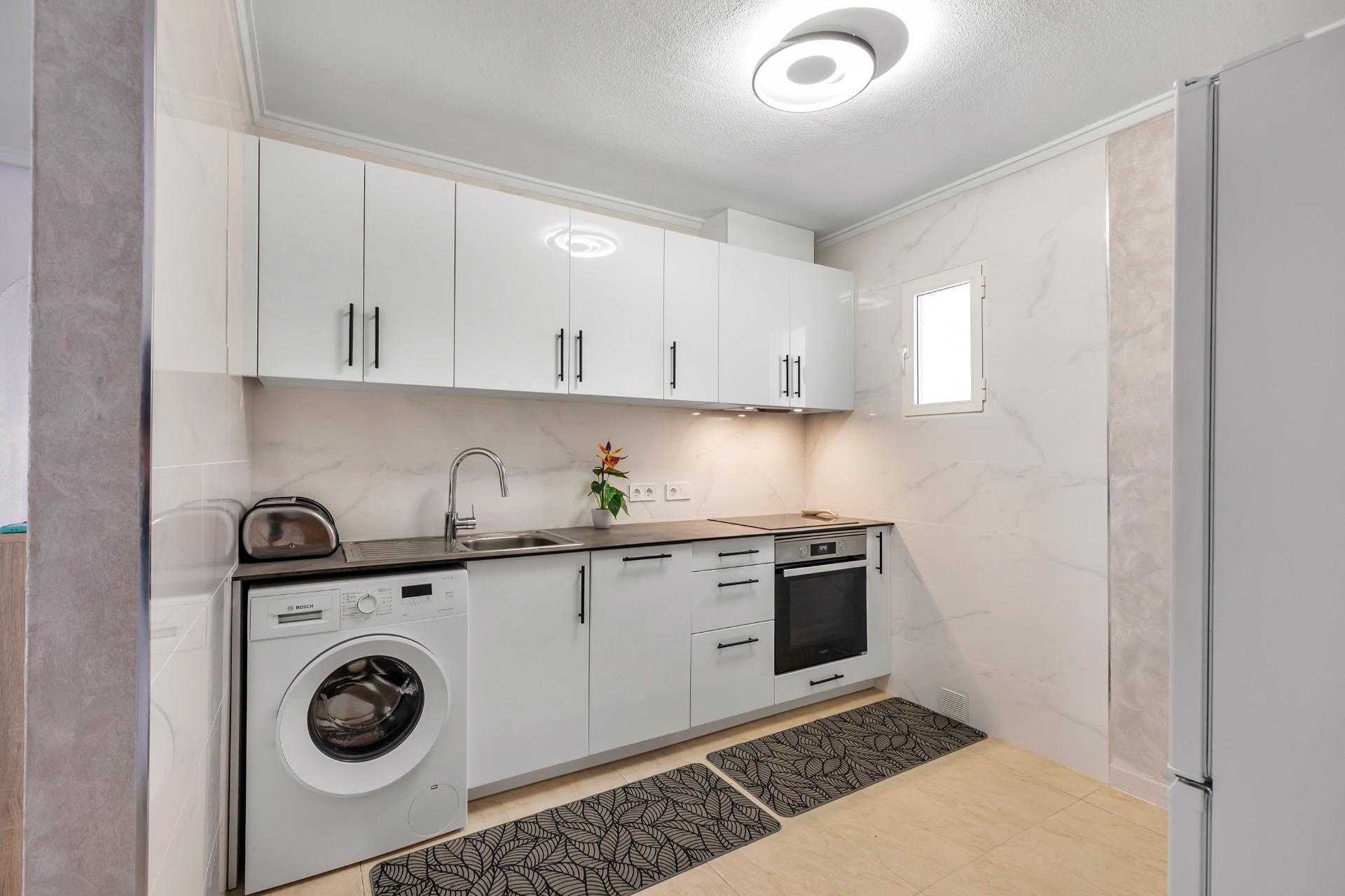 Resale - Apartment / Duplex - Torrevieja - Estacion de autobuses