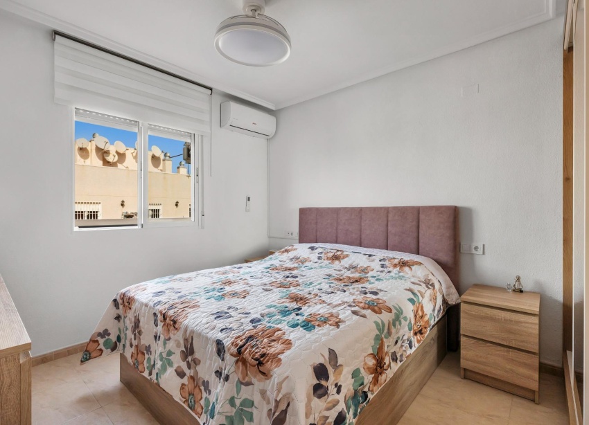 Resale - Apartment / Duplex - Torrevieja - Estacion de autobuses