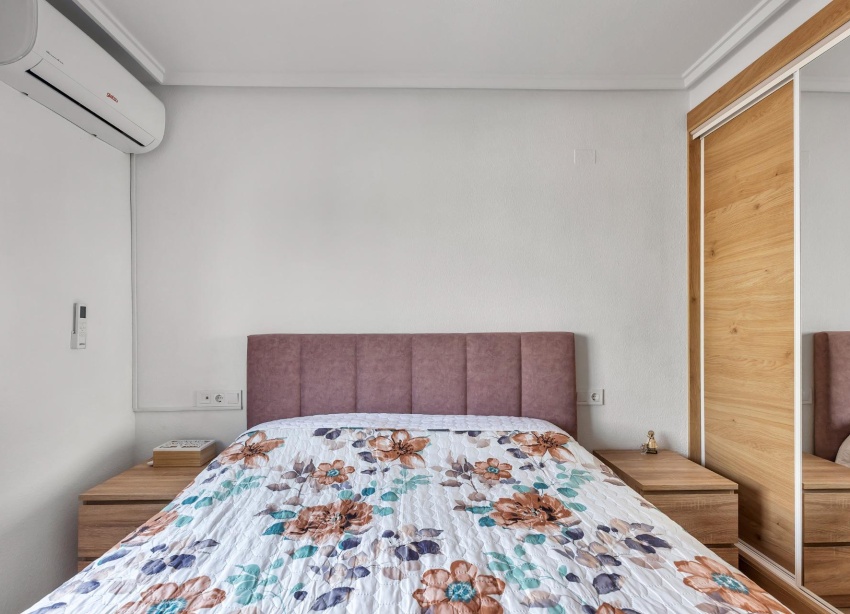 Resale - Apartment / Duplex - Torrevieja - Estacion de autobuses