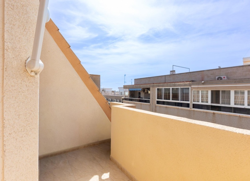 Resale - Apartment / Duplex - Torrevieja - Estacion de autobuses