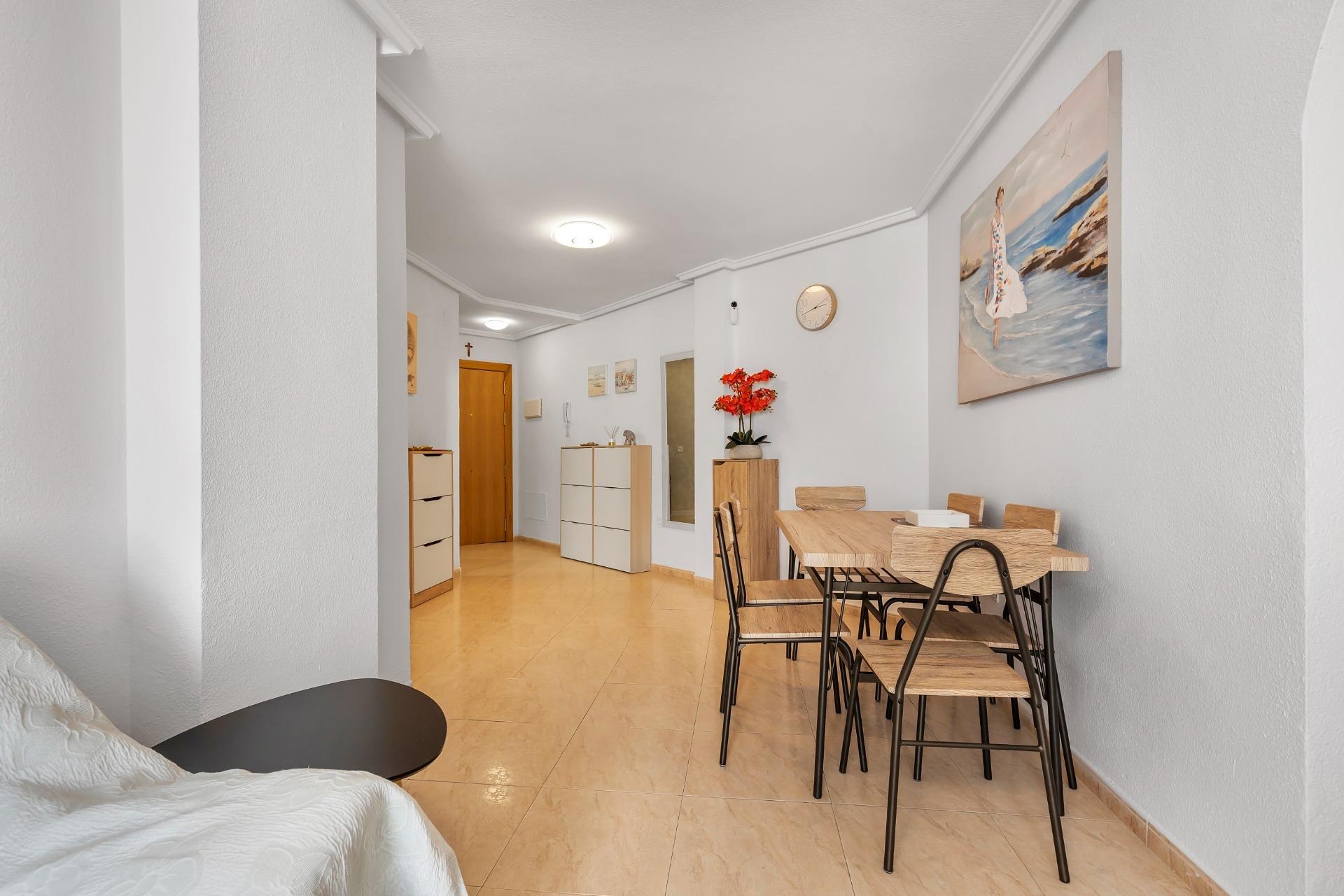 Resale - Apartment / Duplex - Torrevieja - Estacion de autobuses