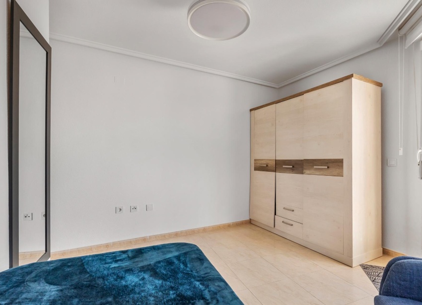 Resale - Apartment / Duplex - Torrevieja - Estacion de autobuses