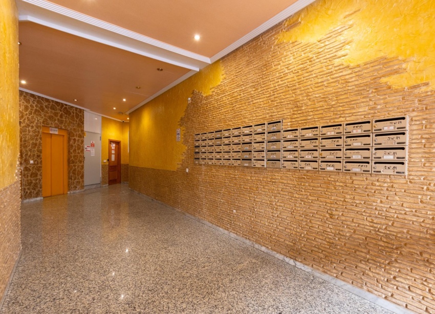 Resale - Apartment / Duplex - Torrevieja - Estacion de autobuses