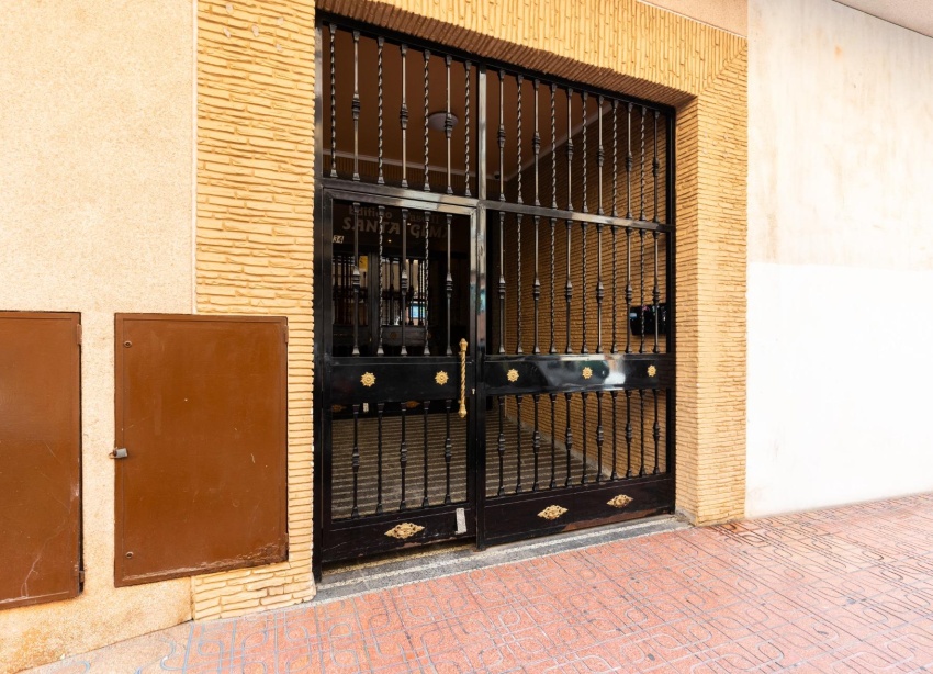 Resale - Apartment / Duplex - Torrevieja - Estacion de autobuses