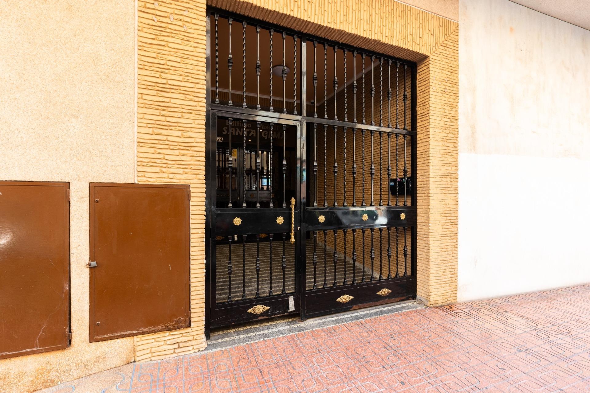 Resale - Apartment / Duplex - Torrevieja - Estacion de autobuses