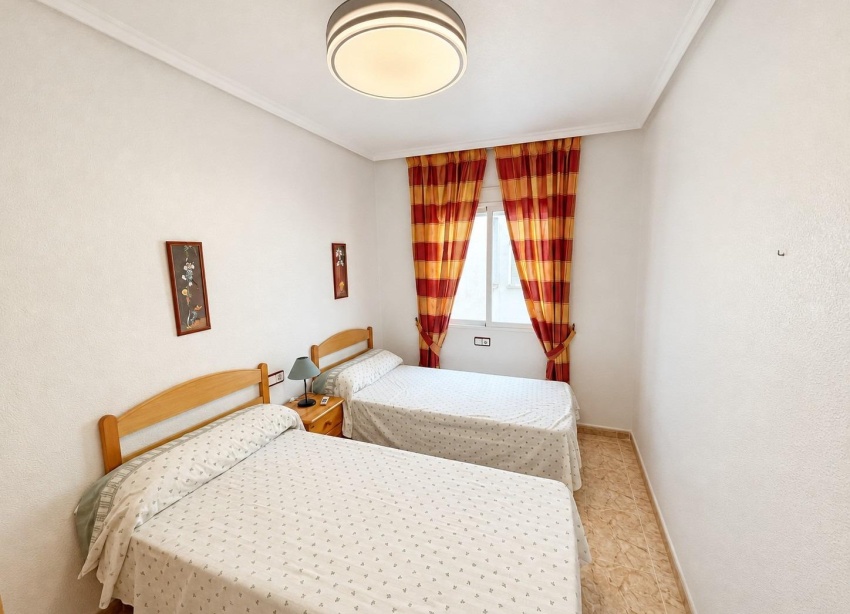 Resale - Apartment / Duplex - Torrevieja - Estacion de autobuses