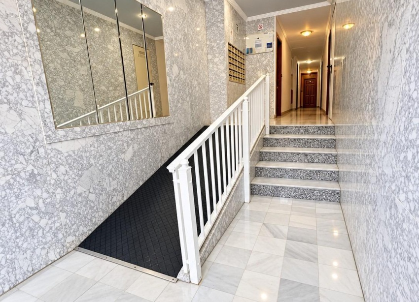 Resale - Apartment / Duplex - Torrevieja - Estacion de autobuses