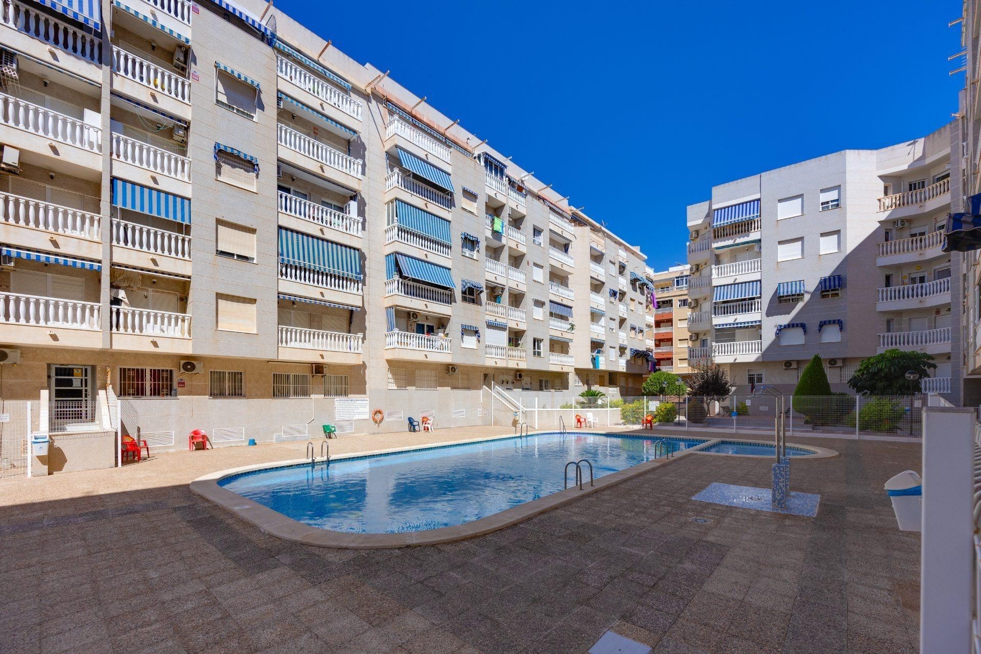 Resale - Apartment / Duplex - Torrevieja - Estacion de autobuses