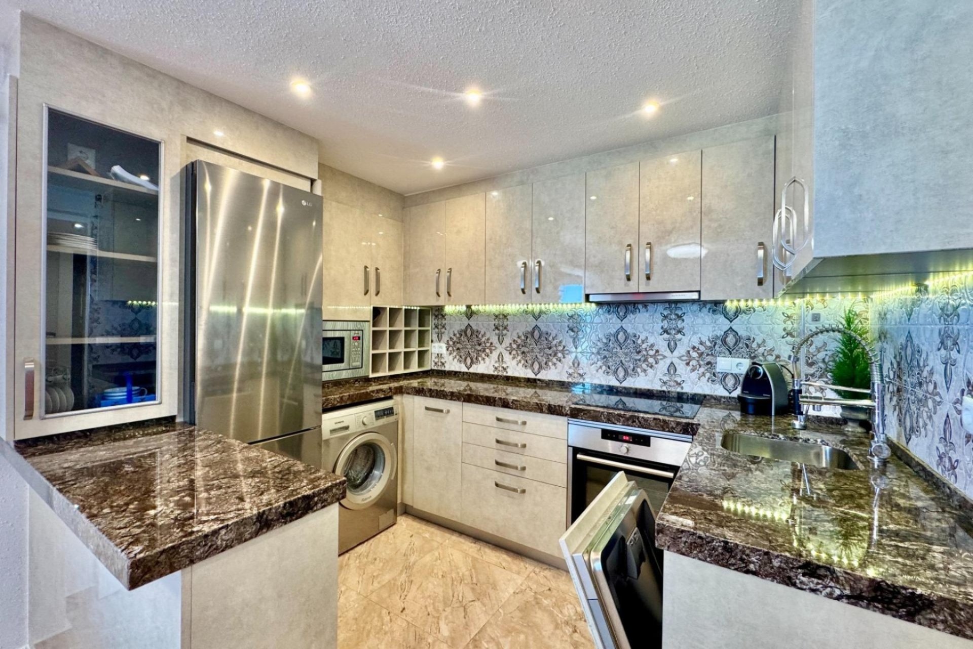 Resale - Apartment / Duplex - Torrevieja - La Mata