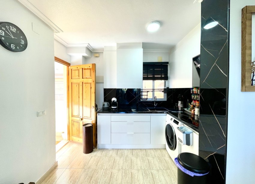 Resale - Apartment / Duplex - Torrevieja - La Siesta