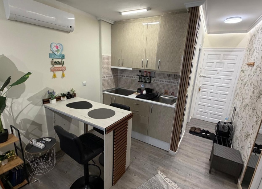Resale - Apartment / Duplex - Torrevieja - La Siesta