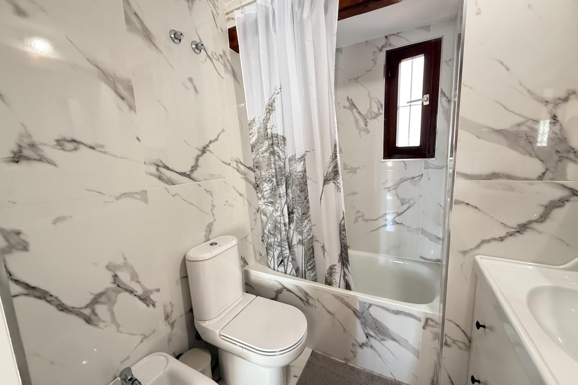 Resale - Apartment / Duplex - Torrevieja - Playa de los Locos