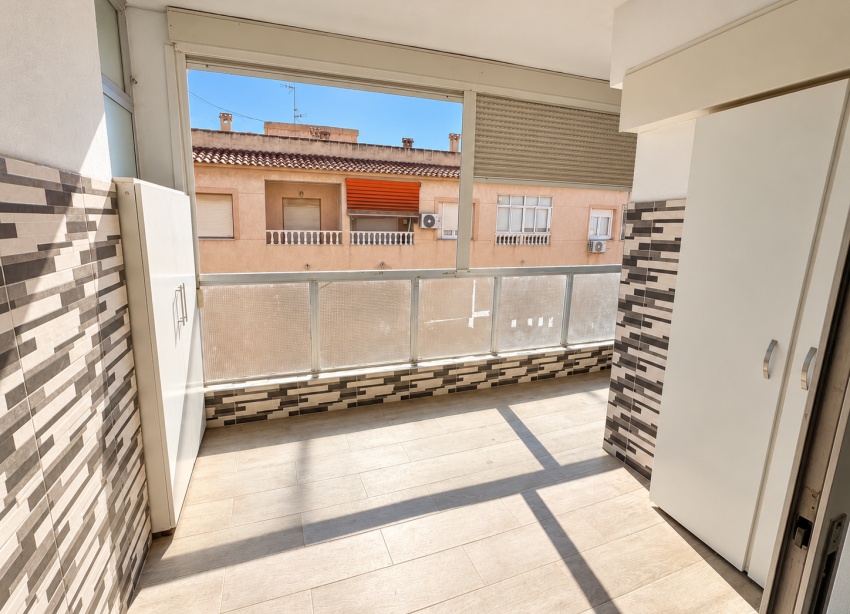 Resale - Apartment / Duplex - Torrevieja - Playa de los Naufragos