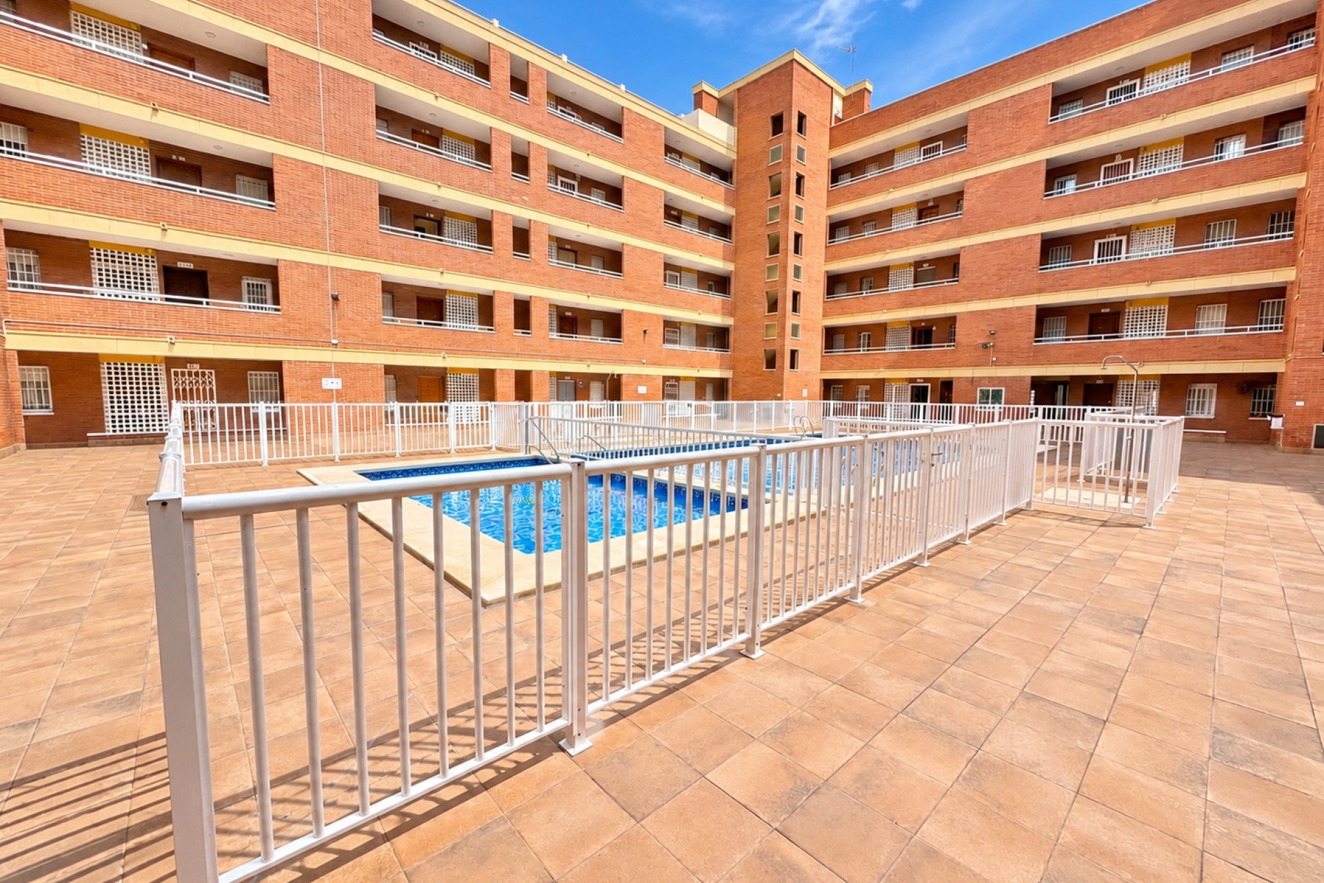Resale - Apartment / Duplex - Torrevieja - Playa de los Naufragos