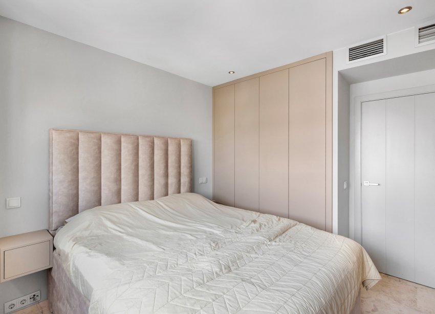 Resale - Apartment / Duplex - Torrevieja - Punta Prima