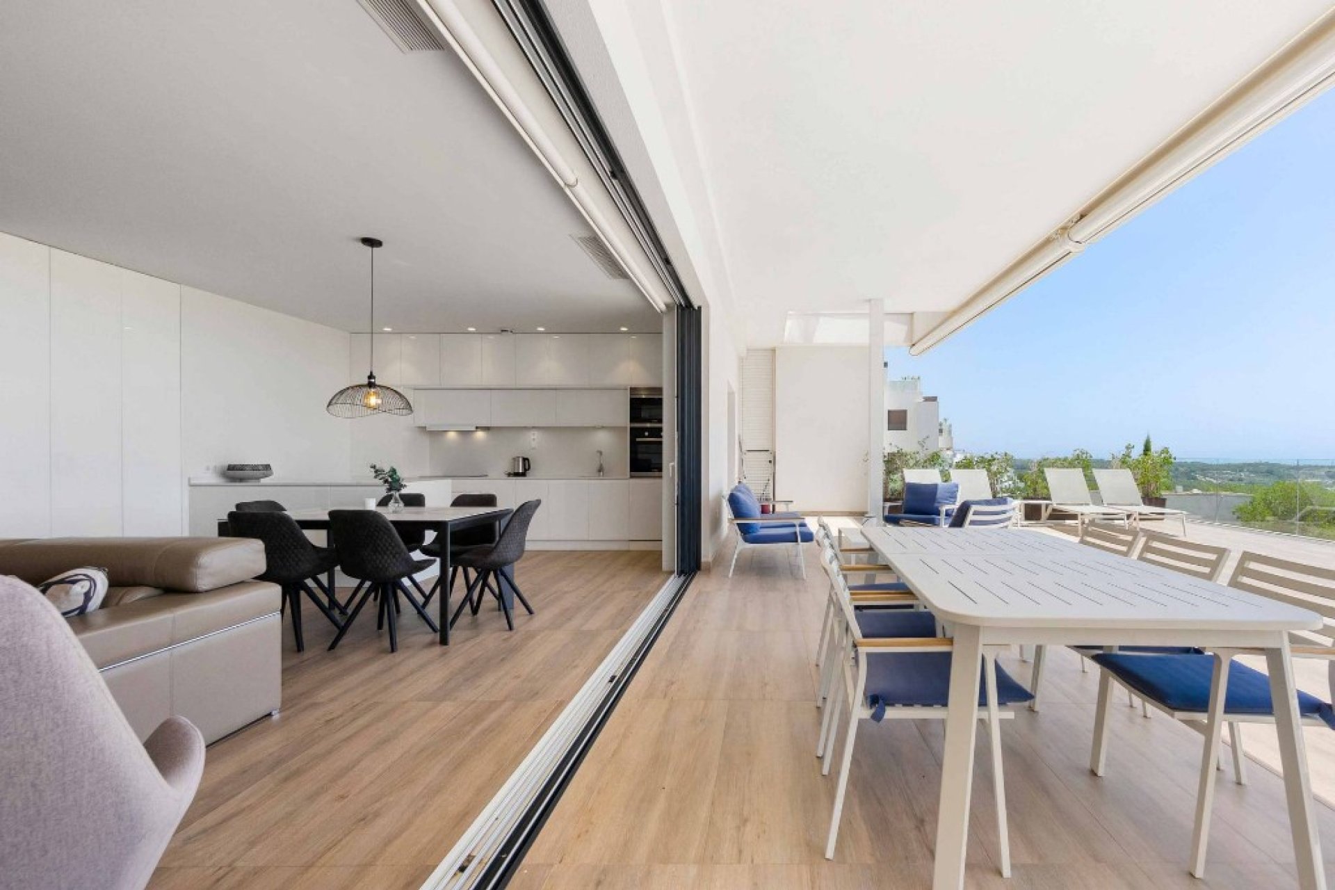 Resale - Apartment - Las Colinas - Las Colinas Golf