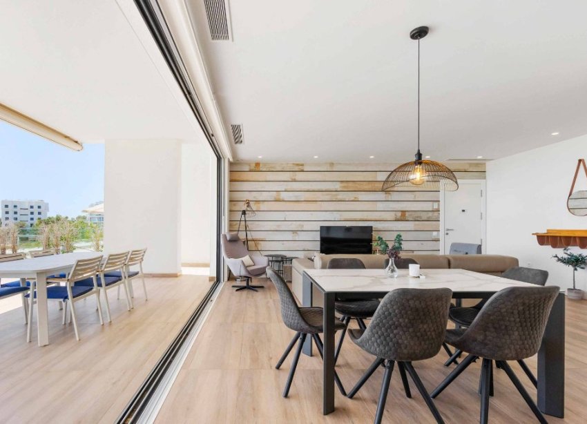 Resale - Apartment - Las Colinas - Las Colinas Golf