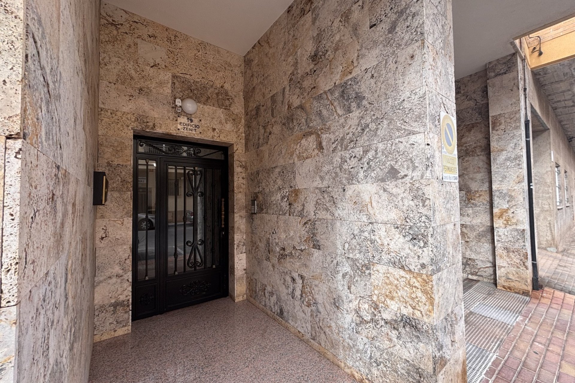 Resale - Apartment - Lo Pagan