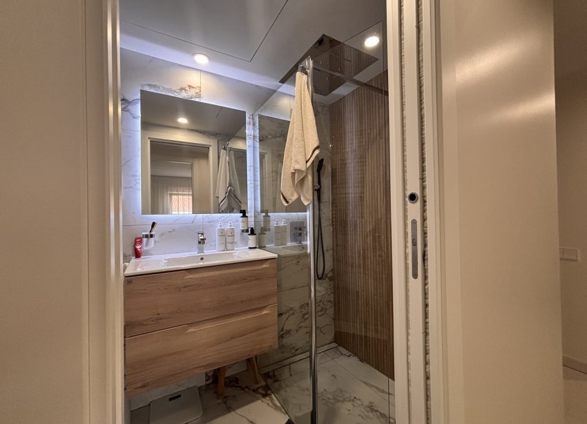 Resale - Apartment - Lo Pagan