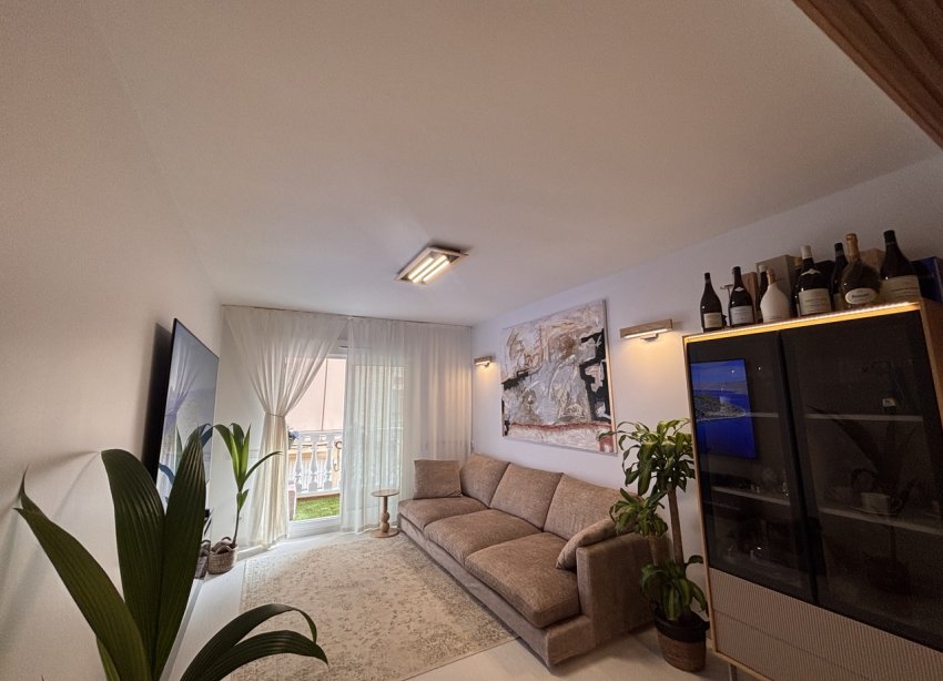 Resale - Apartment - Lo Pagan