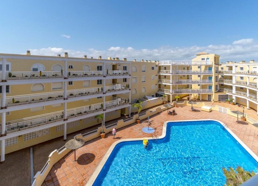 Resale - Apartment - Orihuela Costa - Campoamor