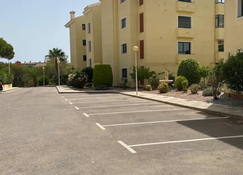 Resale - Apartment - Orihuela Costa - Campoamor