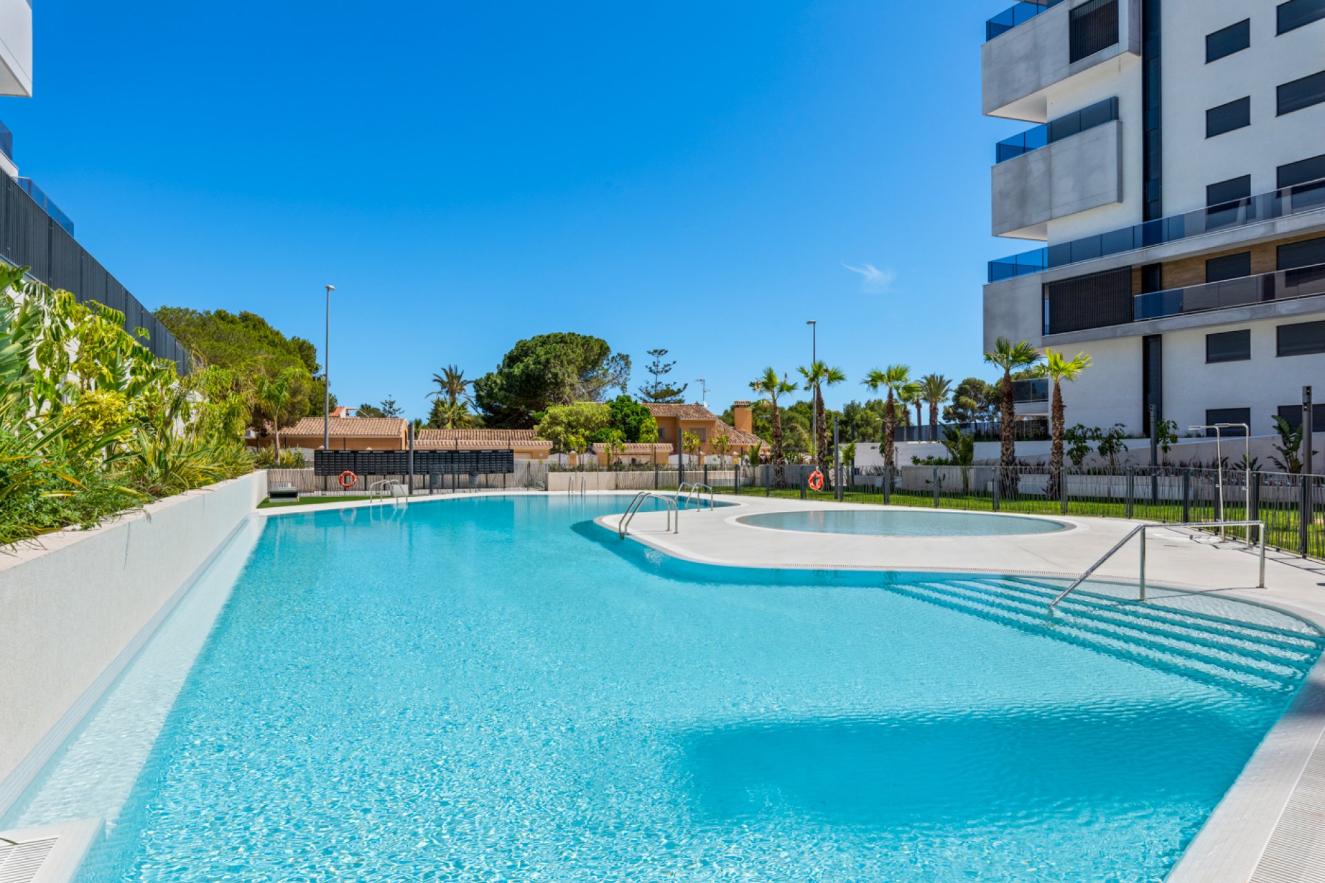 Resale - Apartment - Orihuela Costa - Campoamor