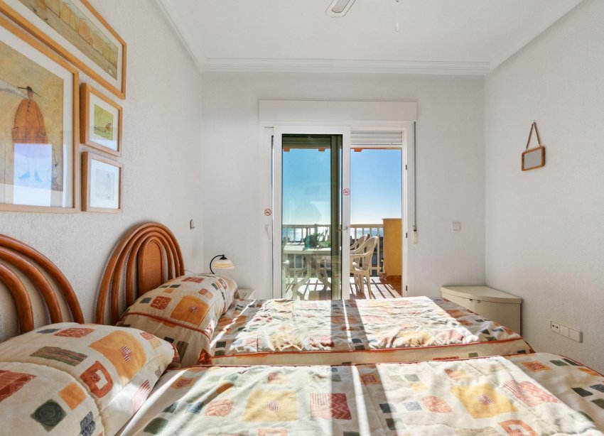 Resale - Apartment - Orihuela Costa - Campoamor