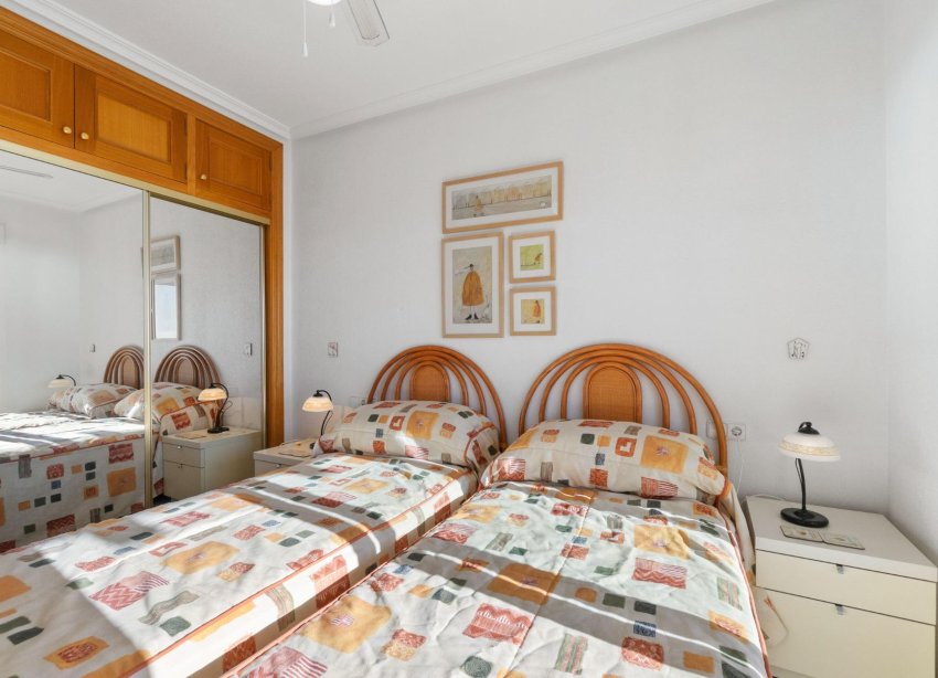 Resale - Apartment - Orihuela Costa - Campoamor