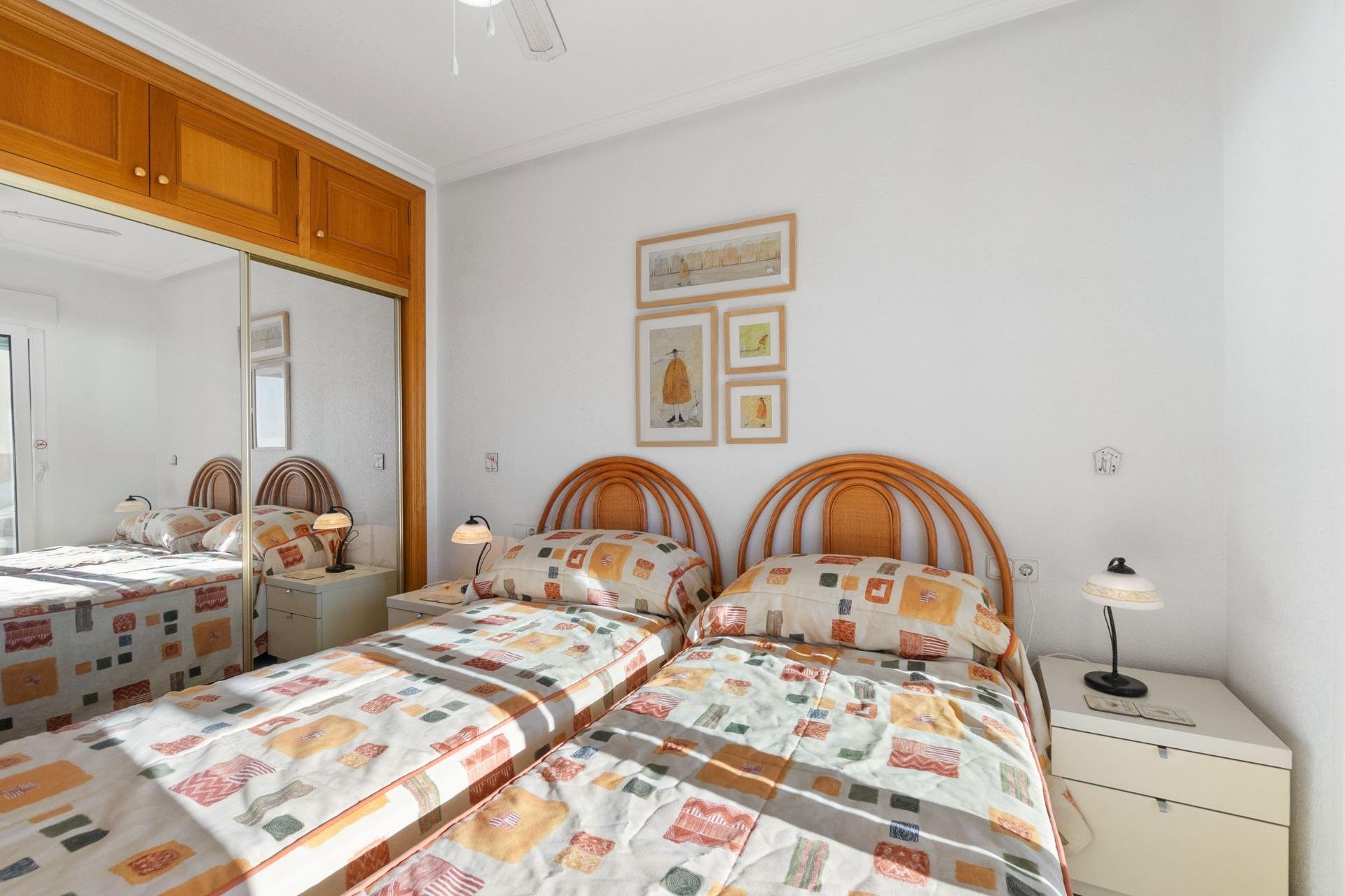 Resale - Apartment - Orihuela Costa - Campoamor