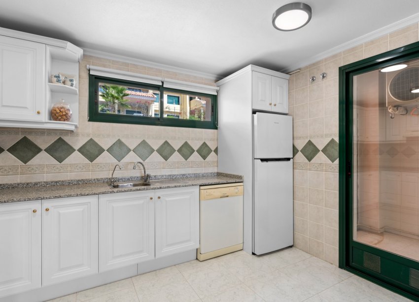 Resale - Apartment - Orihuela Costa - Campoamor