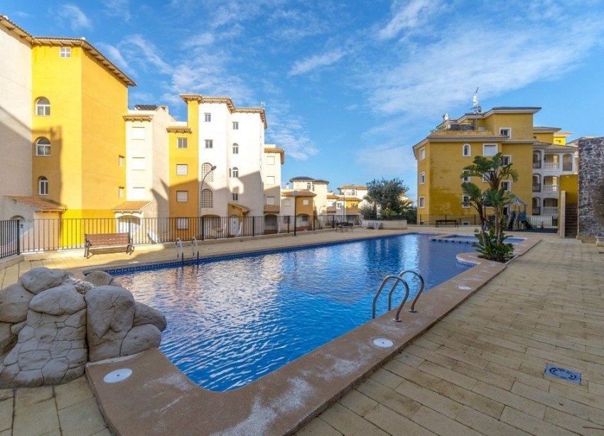 Resale - Apartment - Orihuela Costa - Campoamor