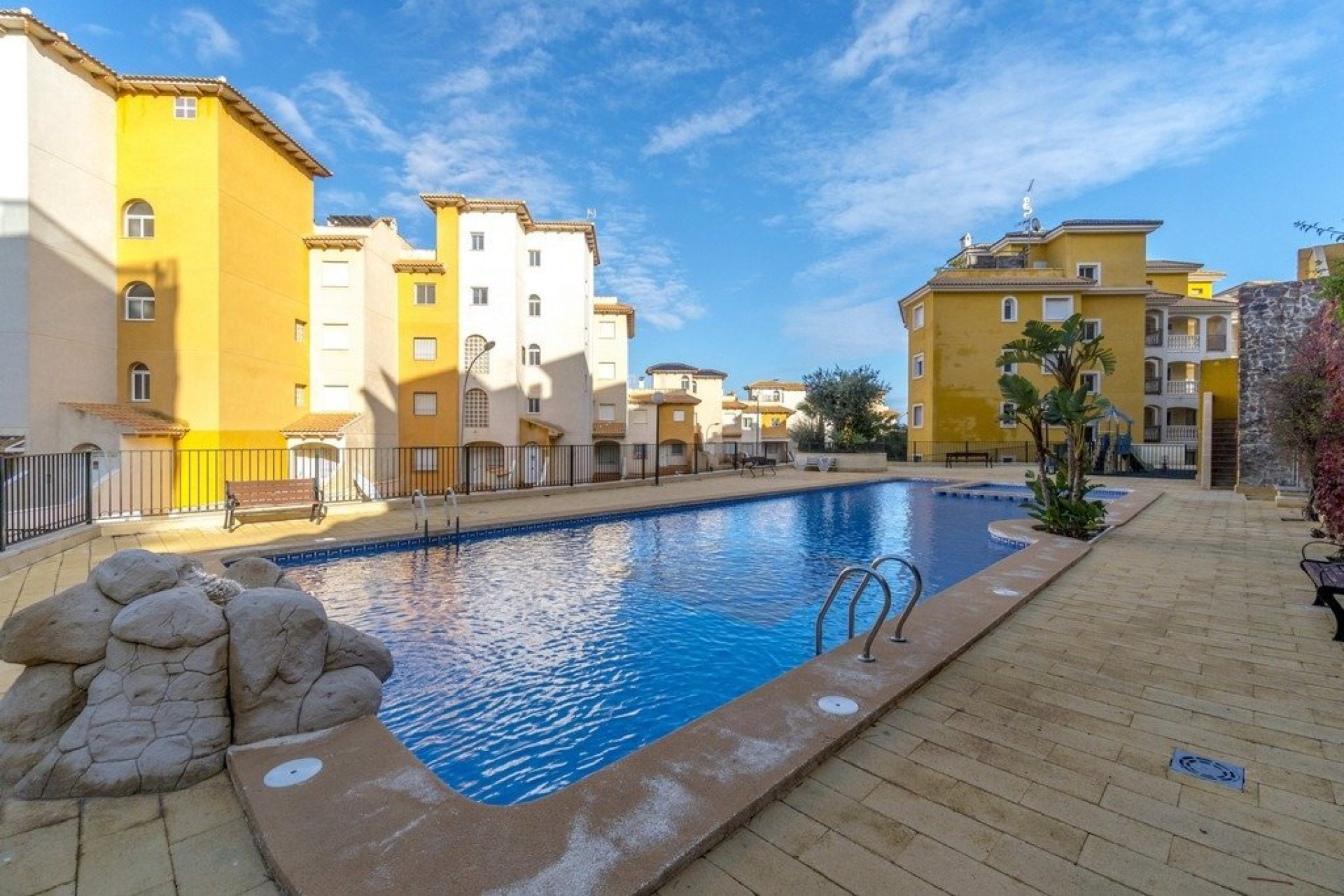 Resale - Apartment - Orihuela Costa - Campoamor