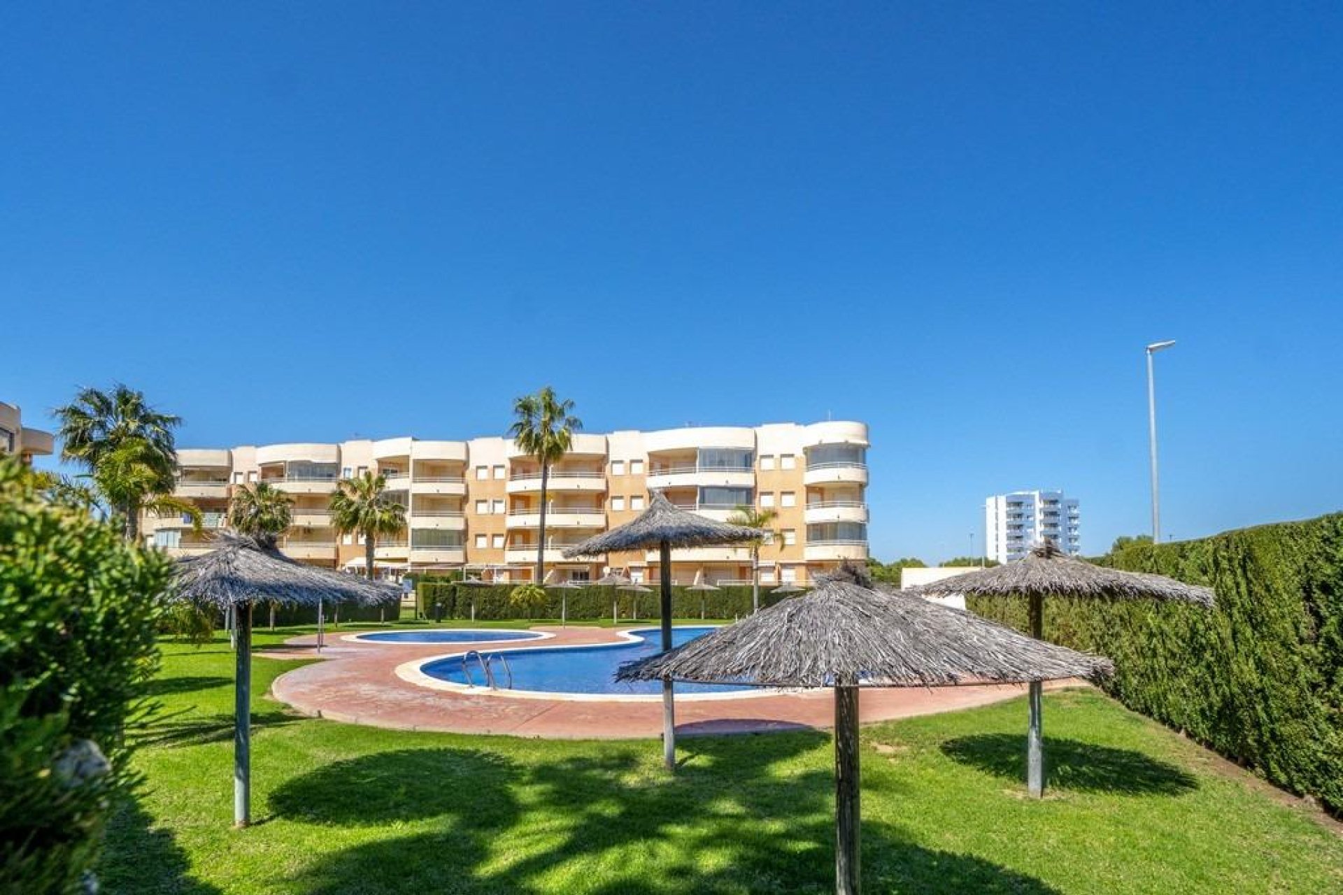 Resale - Apartment - Orihuela Costa - Campoamor