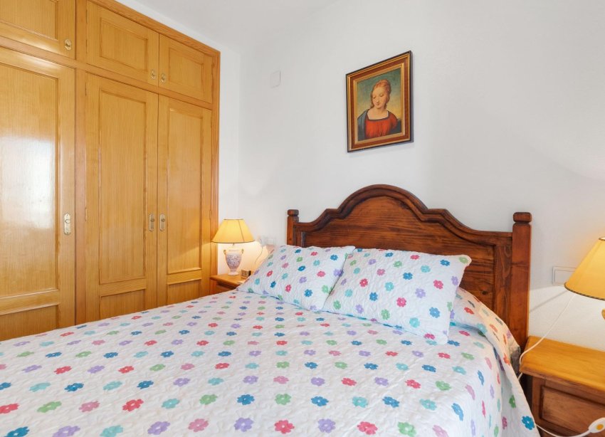 Resale - Apartment - Orihuela Costa - Campoamor