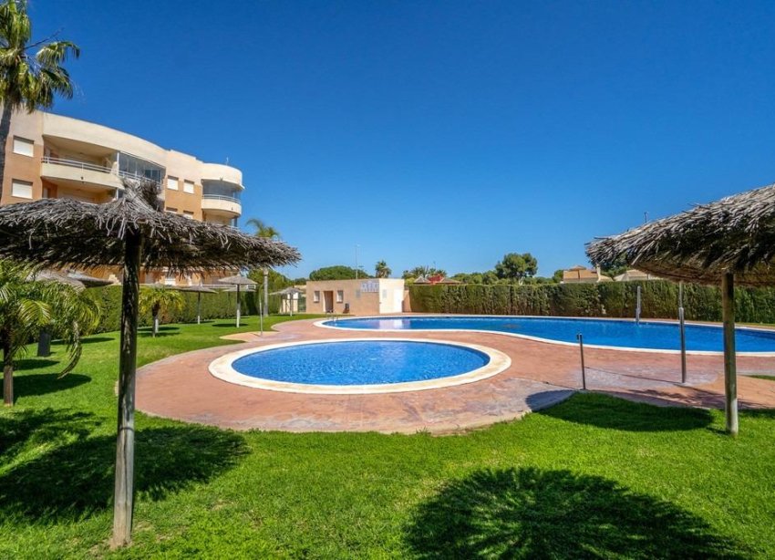 Resale - Apartment - Orihuela Costa - Campoamor