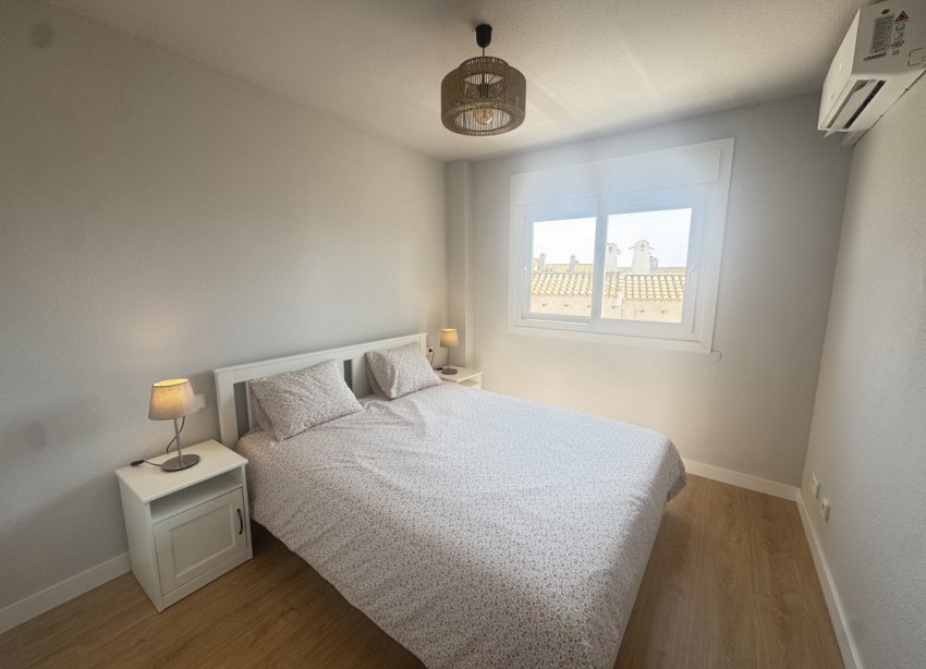 Resale - Apartment - Orihuela Costa - Campoamor